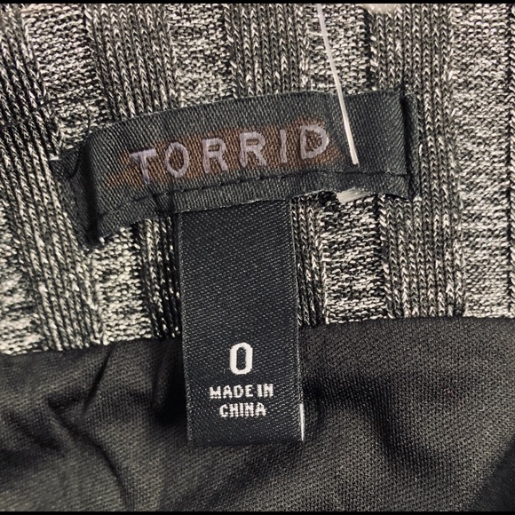 Torrid Silver Glitter Pencil Skirt - Picture 4 of 6